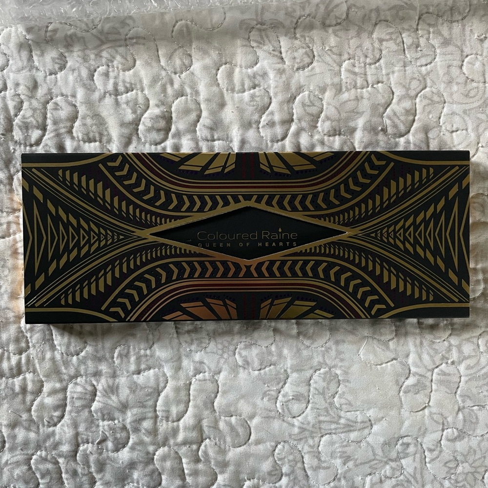 Coloured Raine Queen of Hearts Eyeshadow Palette (NWT)